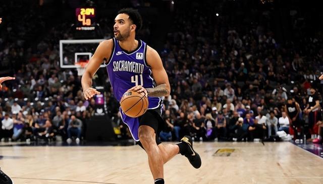 而且由于名, NBA常规, 即将满员的